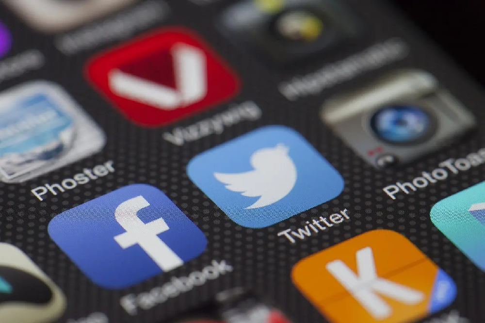 Jak dbać o relacje międzyludzkie w erze social media